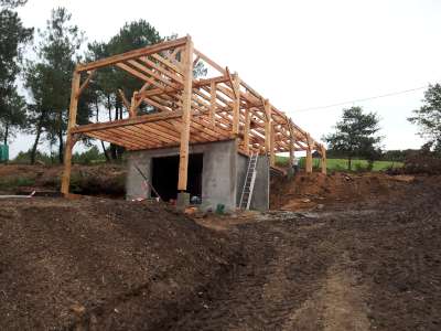 Maison en bois de Quercy Construction Bois : Structures fraichement montées